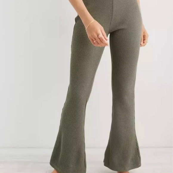 Aerie | S High-Waisted Waffle Flare Pants Olive Green - Picture 1 of 8